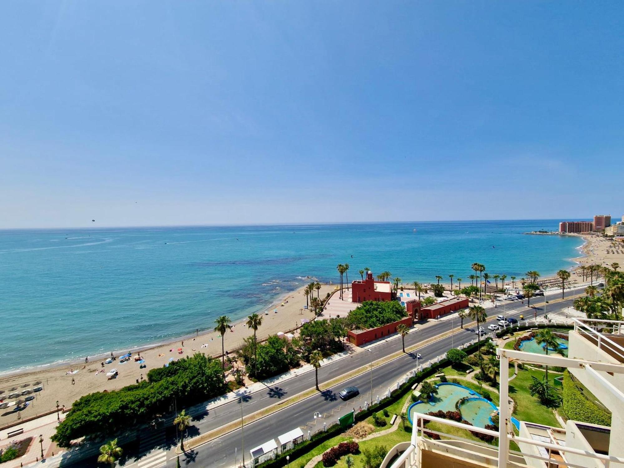 G&G Benalbeach Port Views เบนัลมาเดนา ภายนอก รูปภาพ